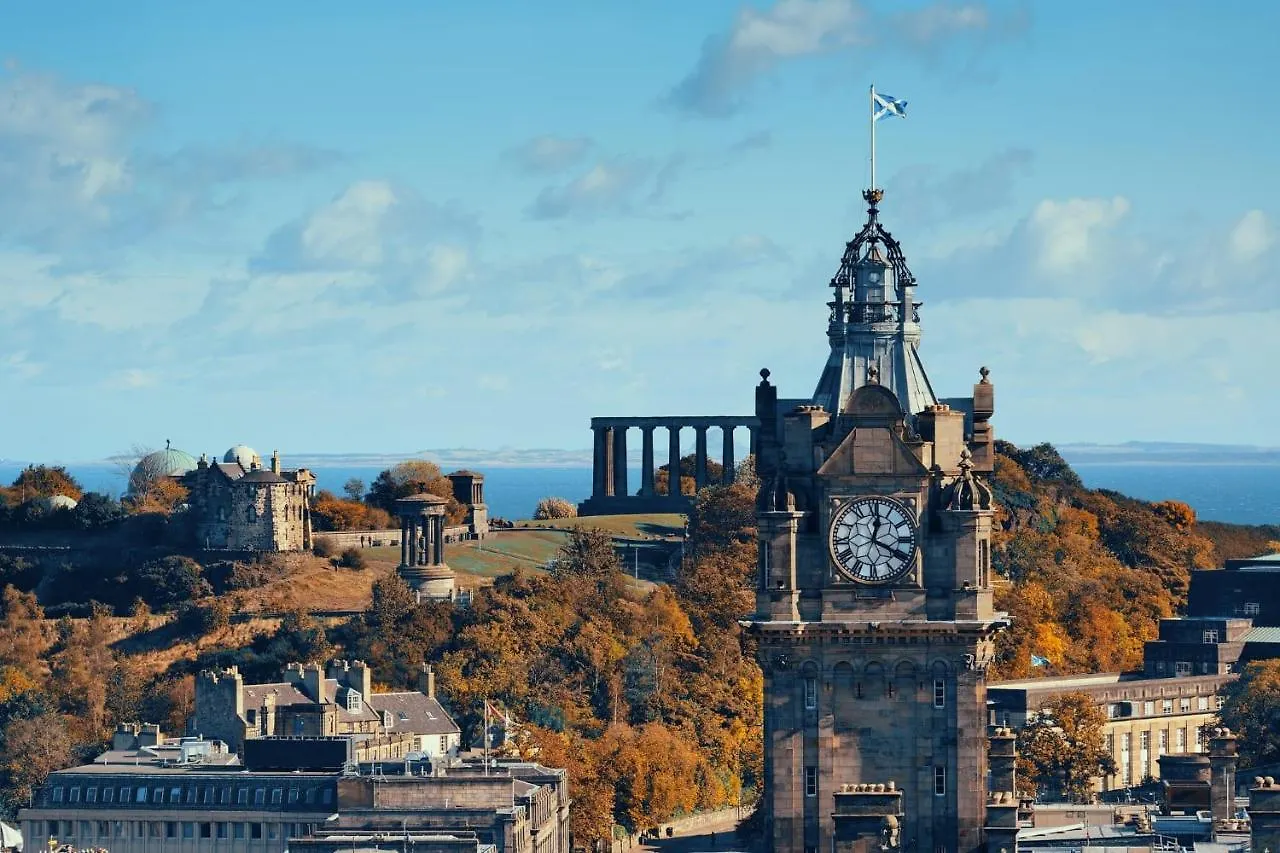 Comfortable Family Room Edinburgh