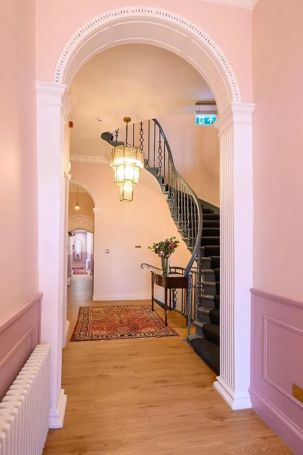 Comfortable Family Room Edinburgh